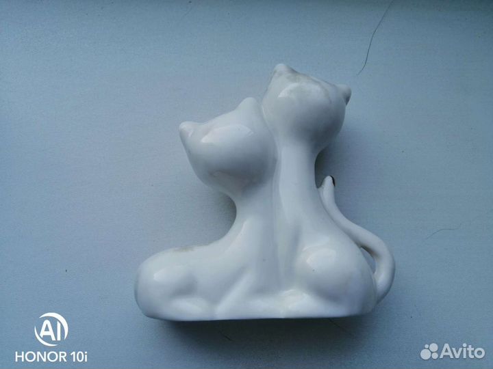 Фарфоровая статуэтка котята