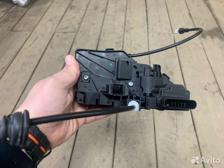 Замок задней правой двери volvo xc40