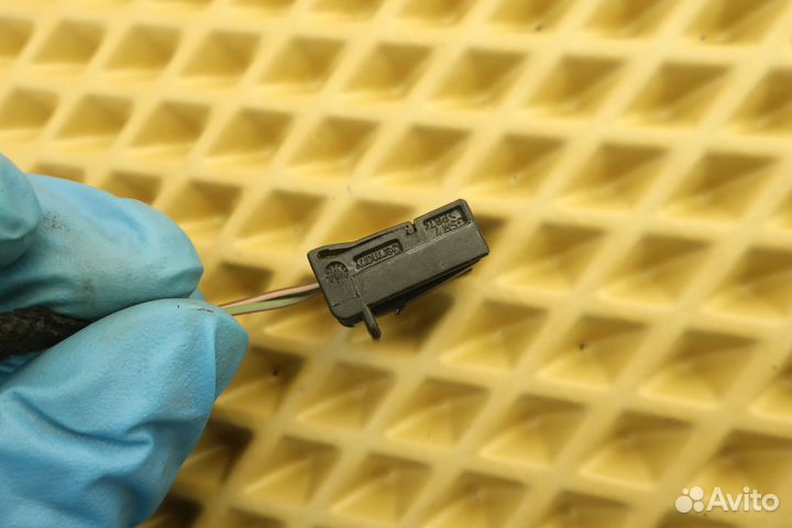 Разъем VAG 1K0972704C