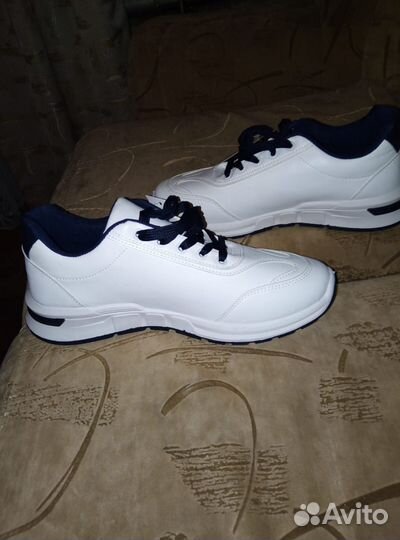 Кроссовки. Германия.44 размер