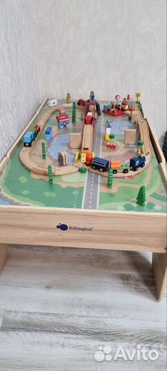Деревянная железная дорога со столом