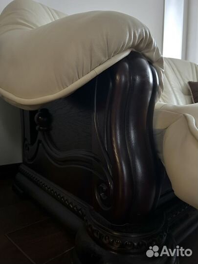 Диван из натуральной кожи с пуфиком