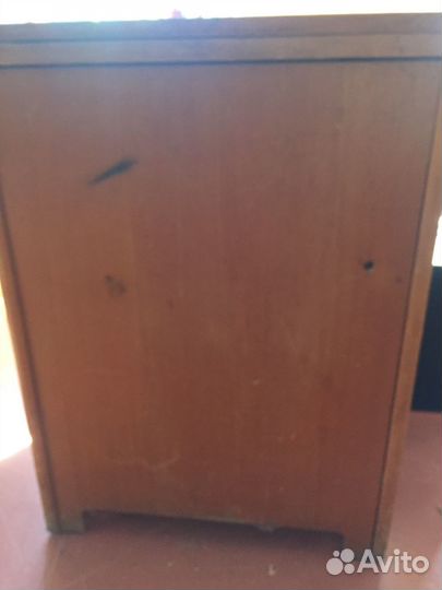 Швейная машина с ножным приводом и тумбой