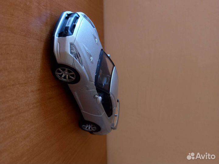 Машинка Nissan GT-R