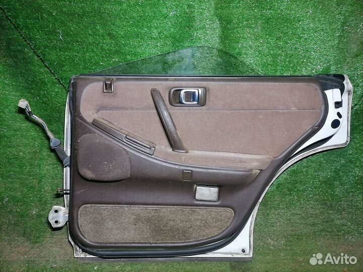 Дверь задняя правая Toyota Crown GS131 Пустая