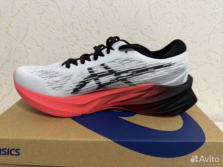 Кроссовки Asics Novablast 3 (42,42.5 EU)