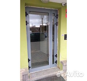 Алюминиевая дверь со стеклом