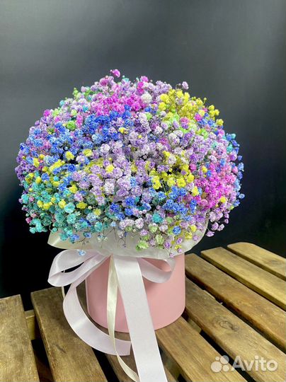 Композиция из радужной гипсофилы