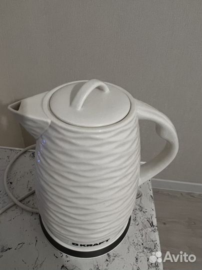 Керамический чайник белый