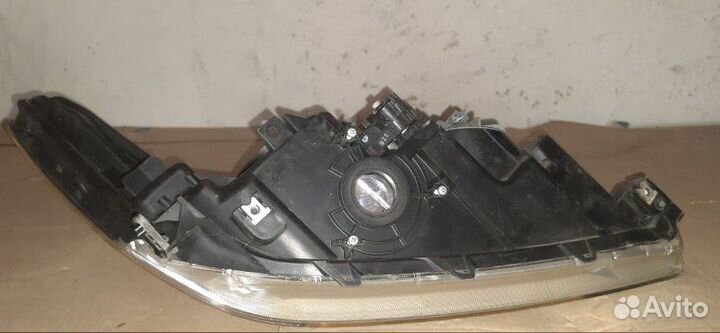 Фара передняя левая Honda Stream RN6