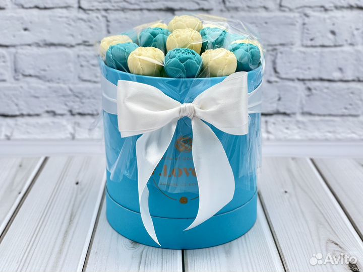 Шоколадные пионы в шляпной коробке