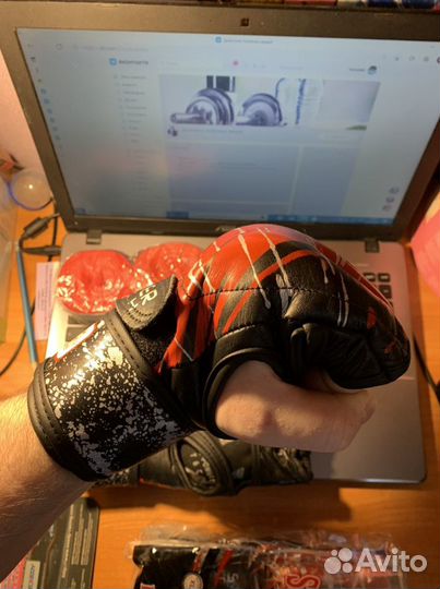 Перчатки для единоборств