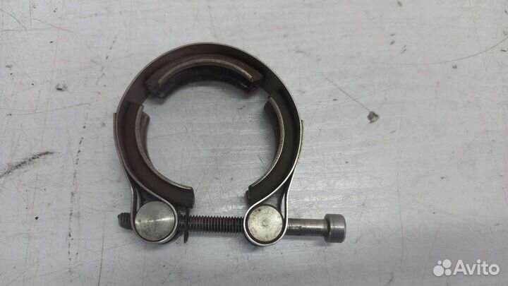 Хомут глушителя Volkswagen Toureg 1