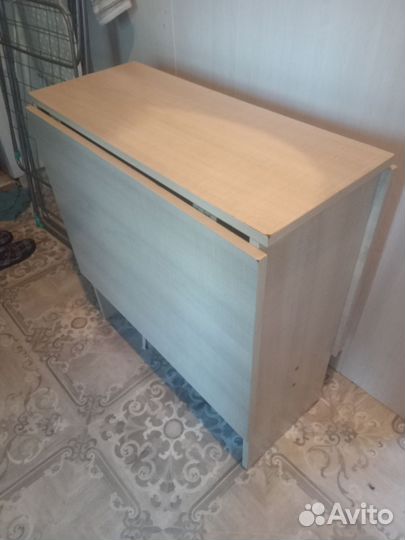 Стол обеденный