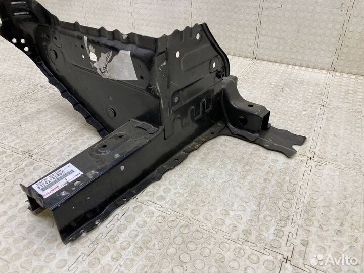 Панель передняя телевизор Toyota Land Cruiser 200