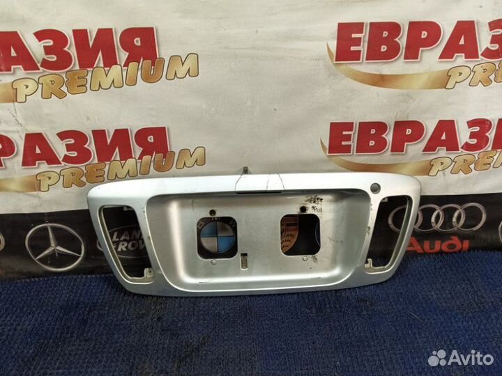 Накладка двери багажника Toyota Nadia SXN10 3S-FSE