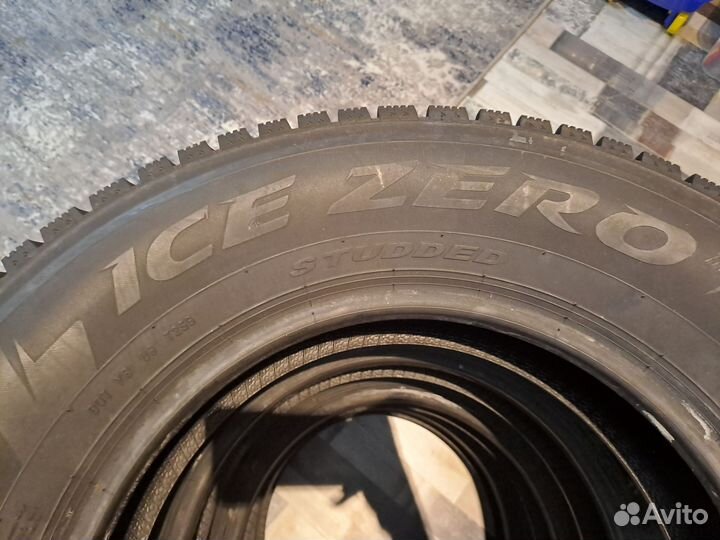 Pirelli Ice Zero 215/70 R16 104T