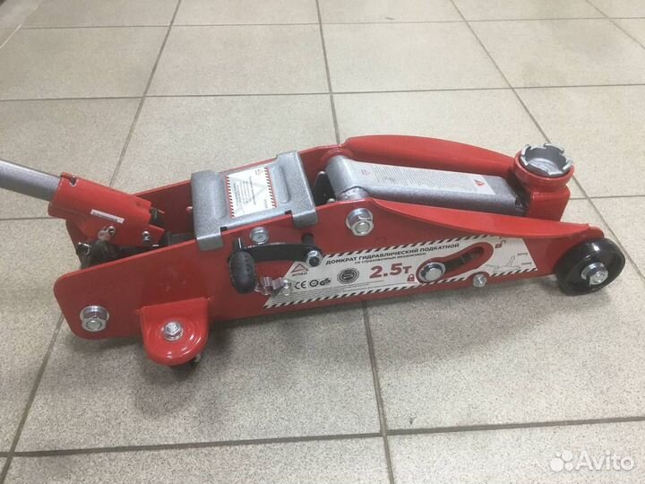 Домкрат подкатной 2,5 Т