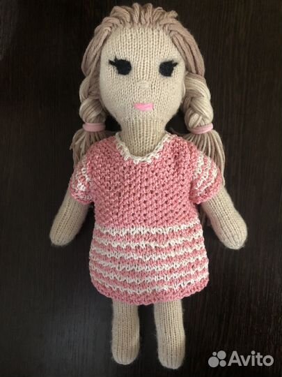 Вязаная кукла ручной работы