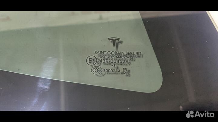 Форточка в заднее крыло Tesla Model 3 2019