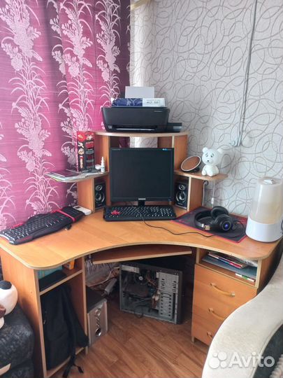 Компьютерный стол