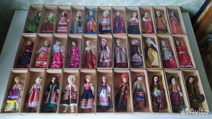 Коллекционные фарфоровые куклы в народных костюмах