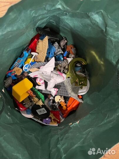 Большой пакет лего и других игрушек