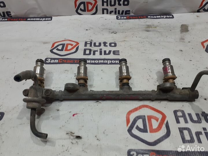 Toyota Sprinter AE110 топливная рампа с форсунками