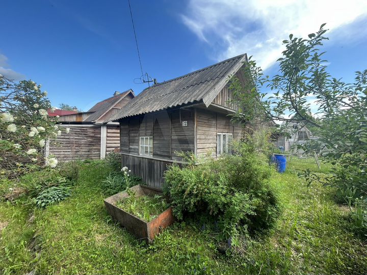 Дача 15 м² на участке 10 сот.