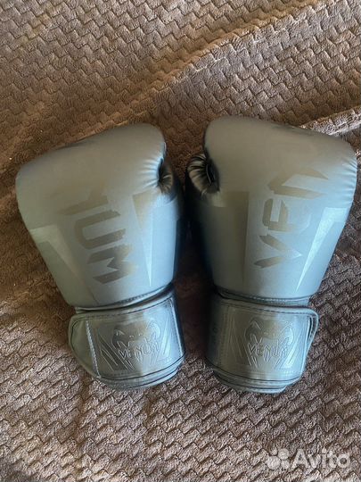 Боксерские перчатки 10 oz venum