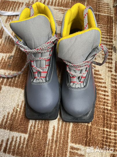 Лыжные ботинки