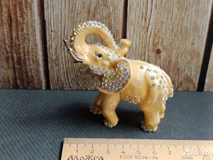 Шкатулки со стразами разные