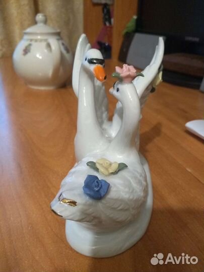 Статуэтка лебеди