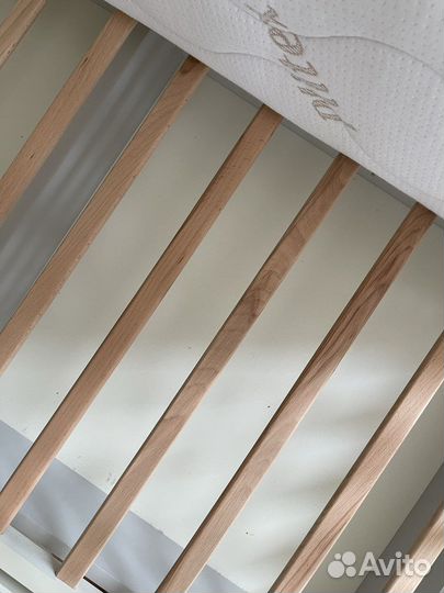 Кровать детская из массива