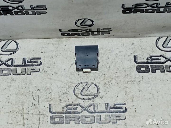 Блок управления подвеской Toyota Land Cruiser