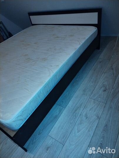 Кровать с матрасом 160 на 200