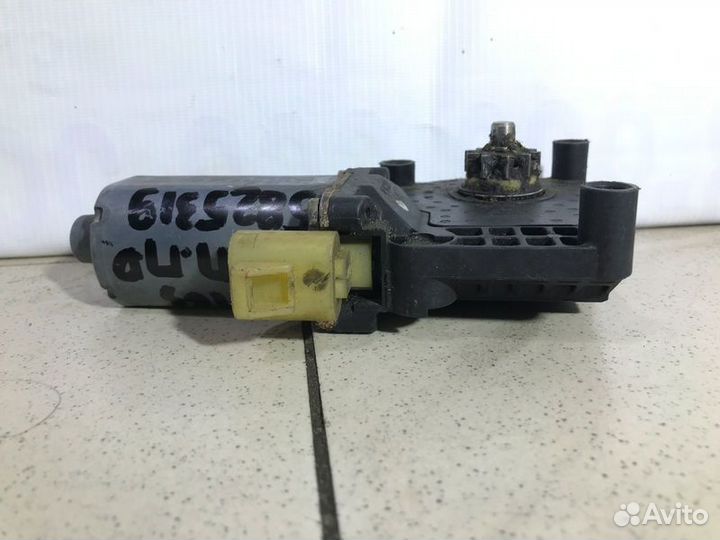 Моторчик переднего правого стеклоподъемника