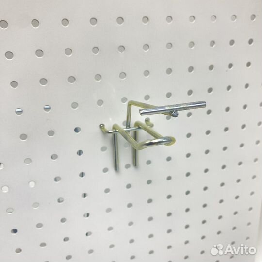 Крючок на перфорацию двойной с ценникодержателем