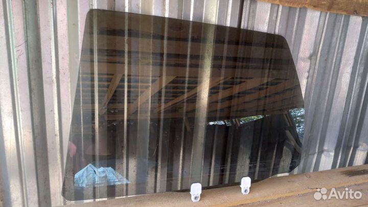 Стекло заднее левое Mitsubishi Outlander XL