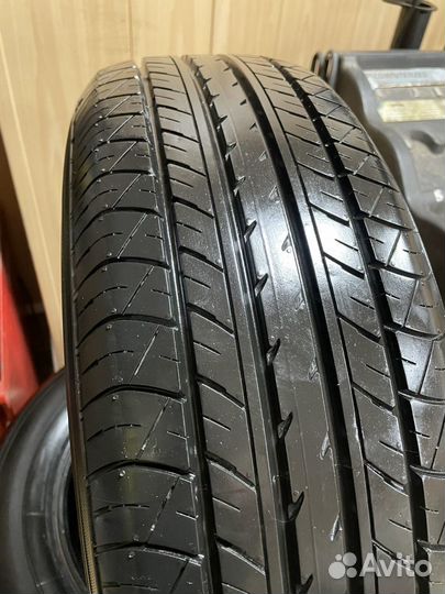 Yokohama BluEarth E70BZ 215/60 R16 95V