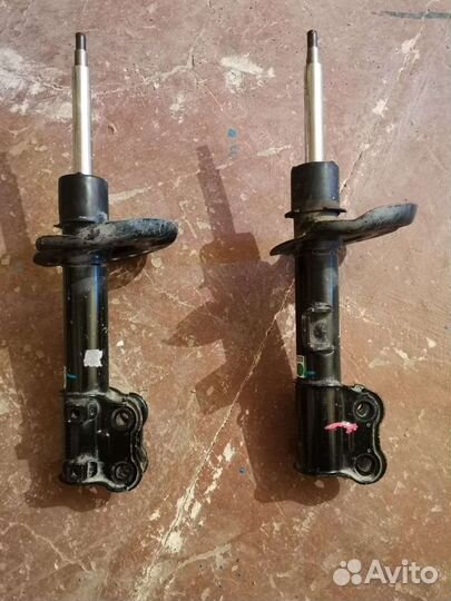 Передние стойки на Hyundai i40