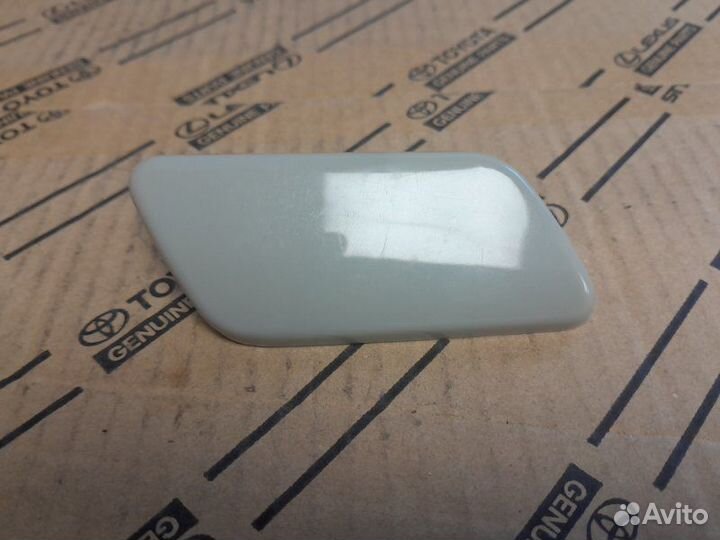 Заглушка омывателя фары правая Toyota Land Cruiser