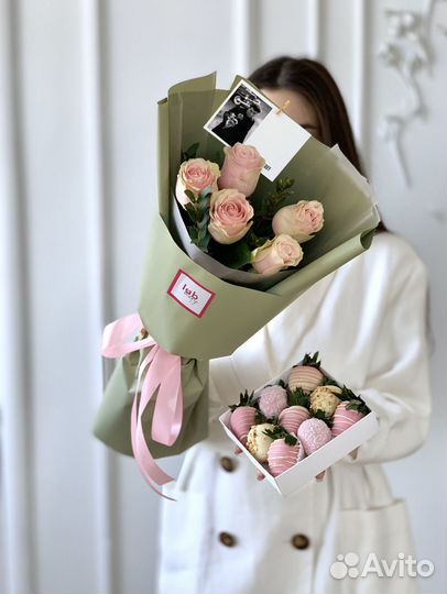 Клубника в шоколаде с цветами набор