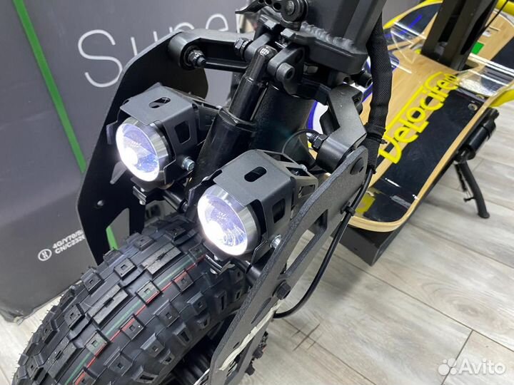 Мощный электросамокат взрослый Velocifero MAD 2000