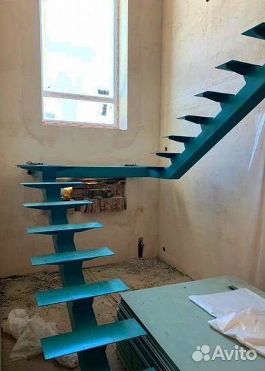 Лестница на металлокаркасе открытого типа