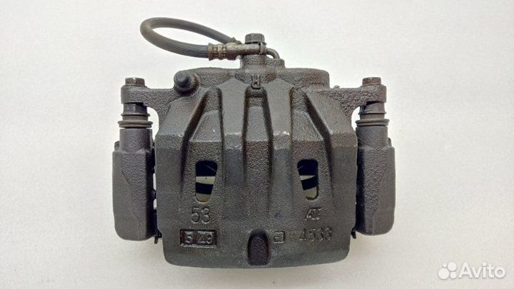 Суппорт тормозной передний правый Lexus Nx300H Z10