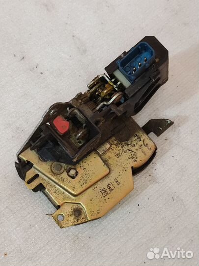 Замок задней левой двери bmw 5 e34