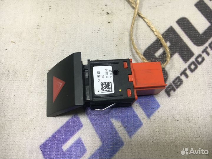 Кнопка аварийной сигнализации Шкода Фабия 2