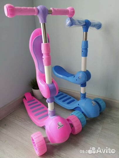Музыкальный светящий самокат- беговел 2 в 1