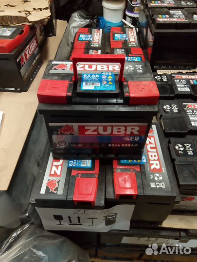 Аккумулятор zubr Premium 63Ah R обратная + справа